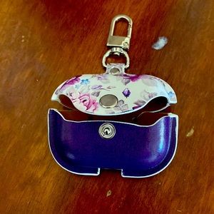 Is really beautiful I like it is for women airport little case